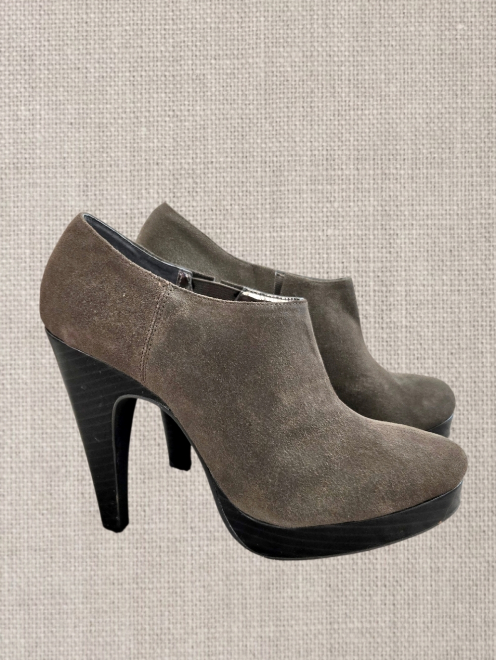 Newport News Gray Suede Platform Ankle Booties Sz 10 Business Office Minimalist